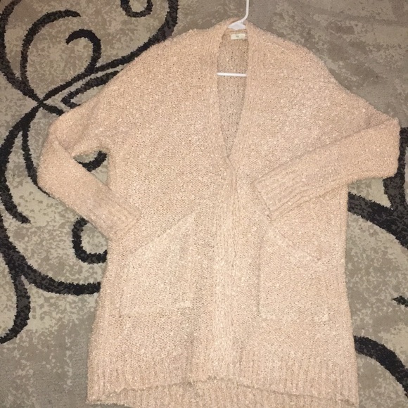 Taylor & Sage Tops - NWOT Taylor & Sage fuzzy cardigan